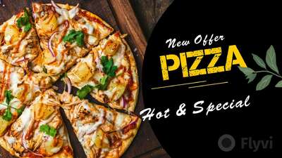 Контрастный броский пост с сочной пиццей на деревянном подносе для рекламных флаеров новой пиццерии
